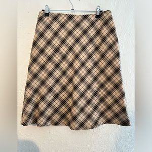 Vintage beige, black and red plaid miniskirt. Fully lined size 8P ♥️